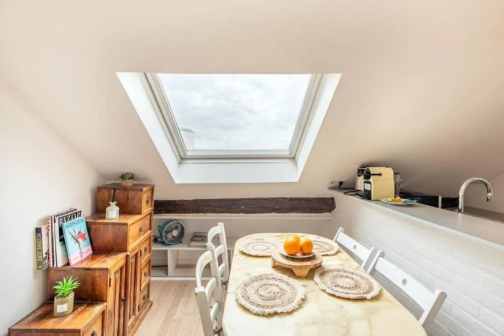 파리 Heart Of Saint-Germain Only 3 Minutes From The Amaizing Luxembourg Gardens 아파트 프랑스
