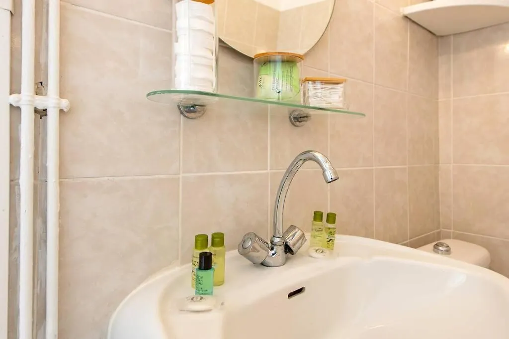 파리 Heart Of Saint-Germain Only 3 Minutes From The Amaizing Luxembourg Gardens 아파트